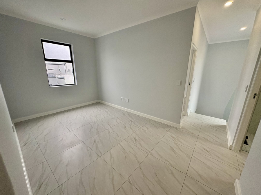 To Let 4 Bedroom Property for Rent in Sandown Western Cape